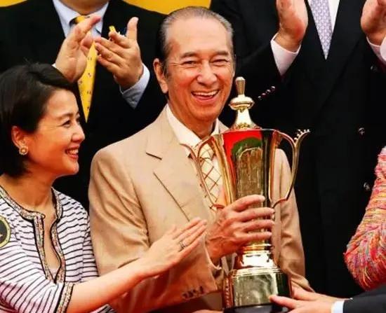 赌王为何称博士,为什么有人说赌王的学历