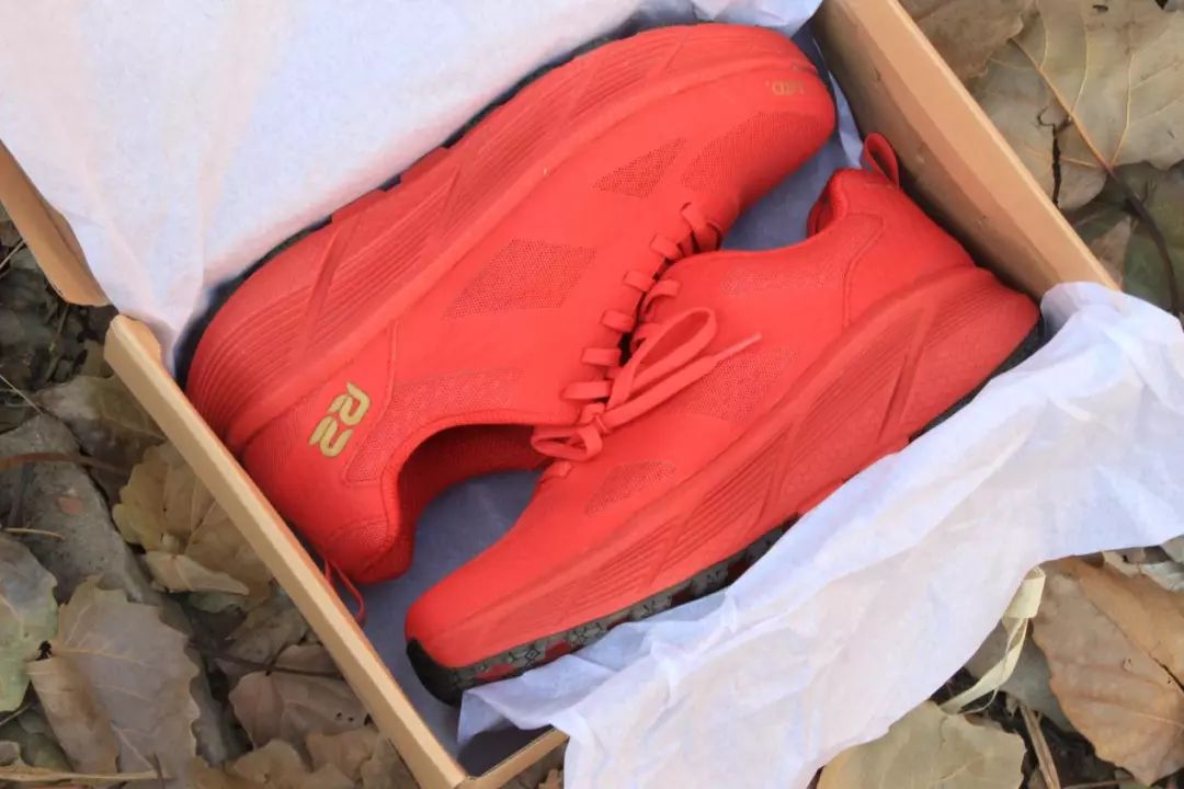 长距离跑步首选,为你的跑步增色:R2赤道LSD跑鞋评测