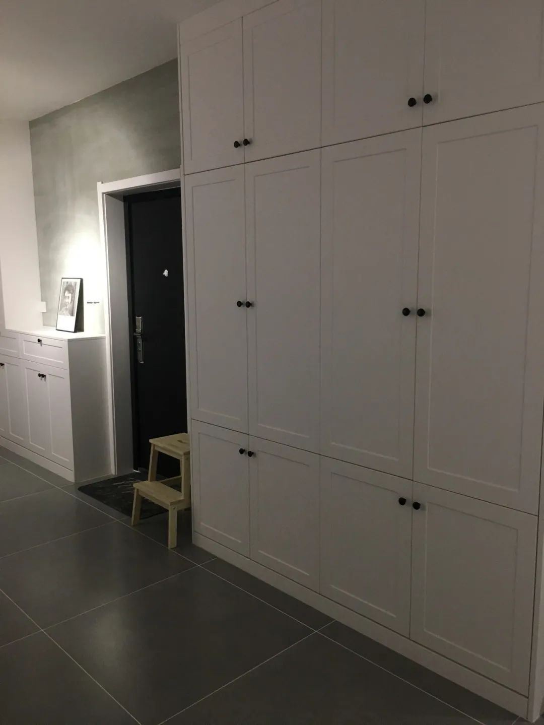 黑白灰现代简约风格铺什么地砖,简约式最流行灰色地砖