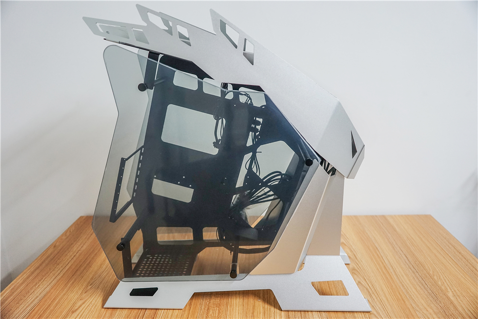 科技以灯为本,3600X+B450+BMR-24水冷+大水牛铁血战士机箱装机秀