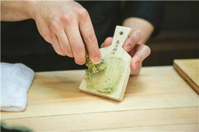 芥末是什么弄的,芥末是什么做的菜