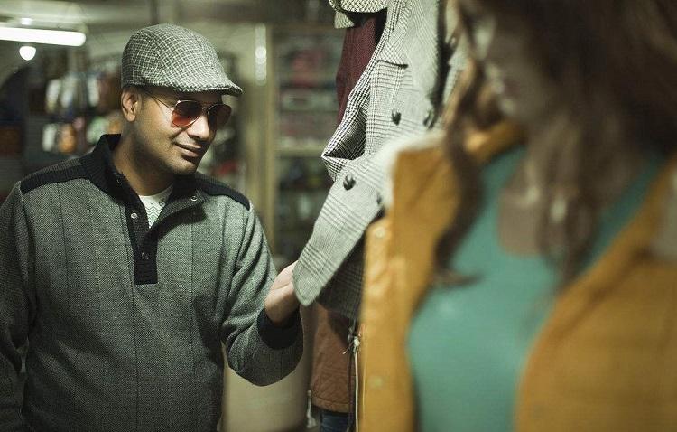 商场和线上同款衣服哪个好,商场衣服和批发市场有什么区别