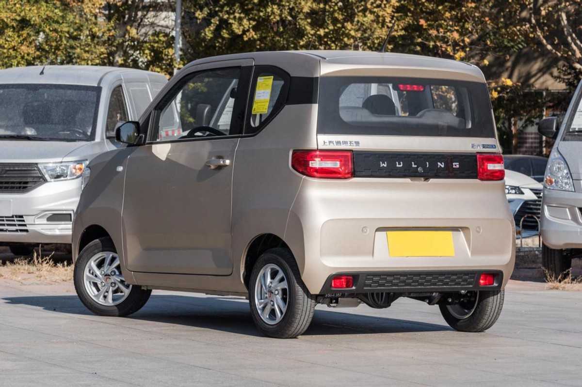 高颜值之选三款平民性能轿车推荐,这两款中级轿车10万的价格你选谁