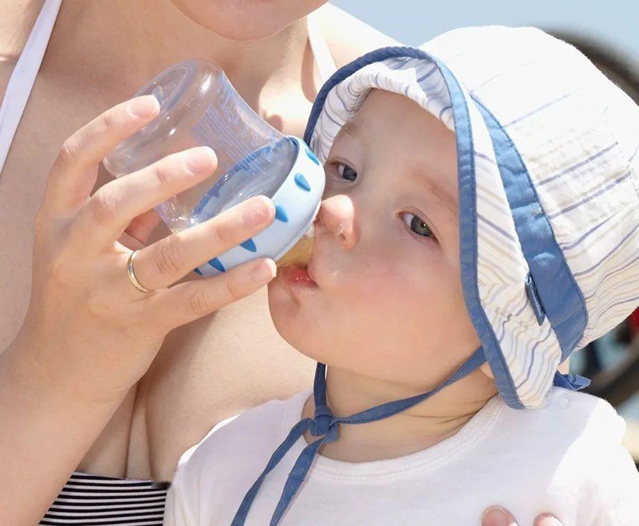 宝宝喜欢喝水,宝宝不喜欢喝水什么原因