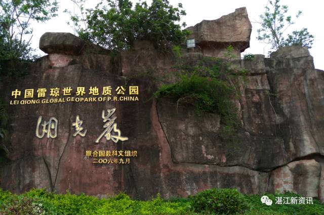 蓝天白云湖面碧波荡漾天然氧吧,湖光岩大自然天然氧吧