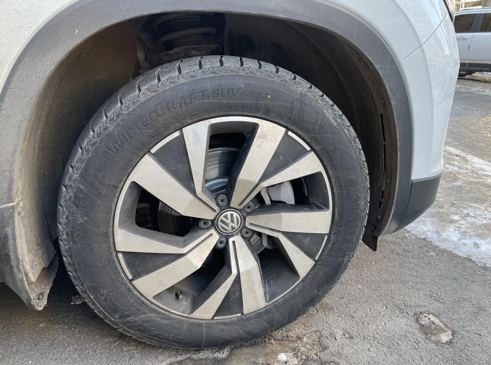 冬季雪地胎是下雪换还是零下就换,雨雪天气换上雪地胎会怎么样