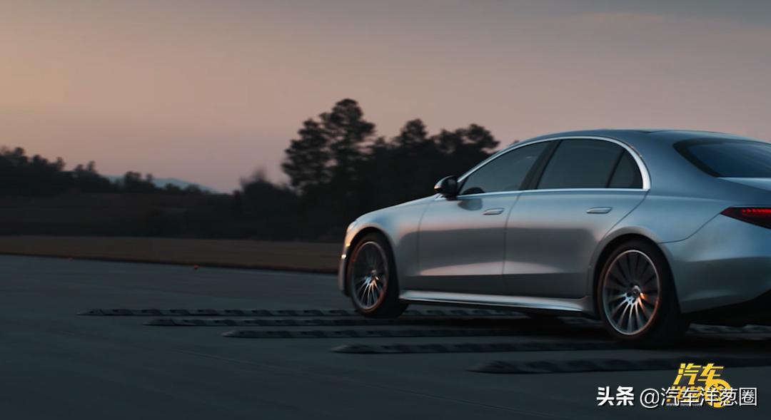 奔驰s级2015款s400l3.5自动,2021款奔驰s级450l4matic