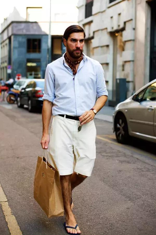 男士夏天穿短裤配什么鞋子好,舒适男士夏天休闲短裤