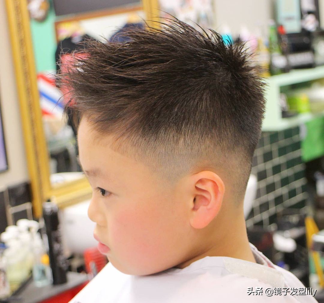 经典阳光帅气小男孩发型,最帅气的男宝宝的发型图案