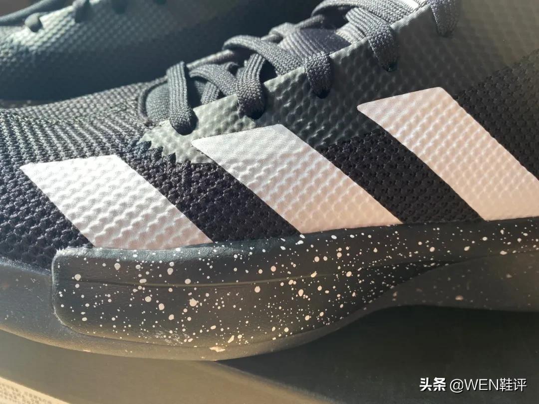 阿迪四百左右慢跑鞋,四百元后卫实战鞋阿迪达斯