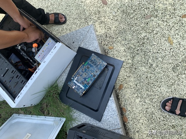 回收旧电脑暴利,小区居民卖电