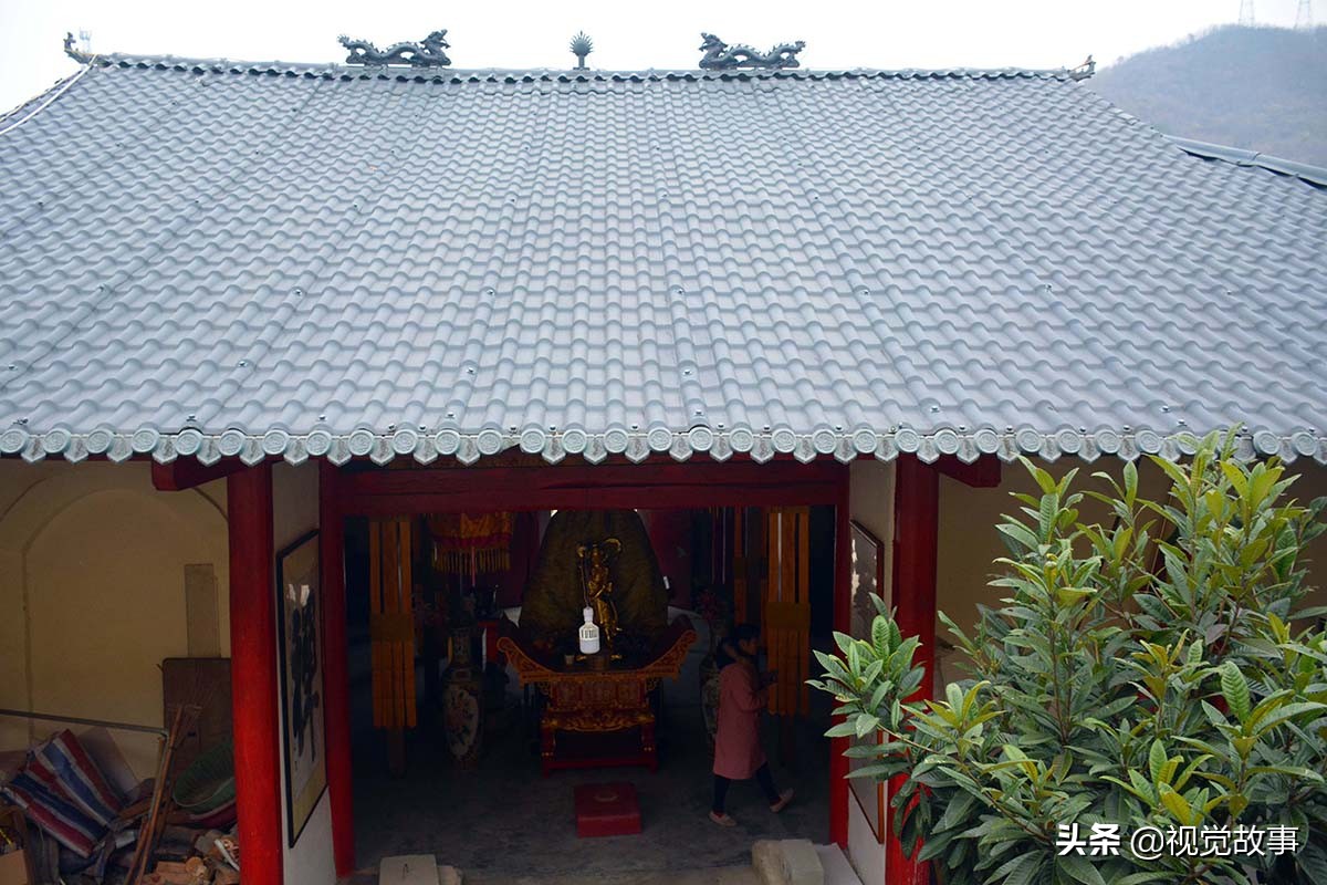 山村大妈看护寺庙2年，不要一分钱回报，看她为啥很开心