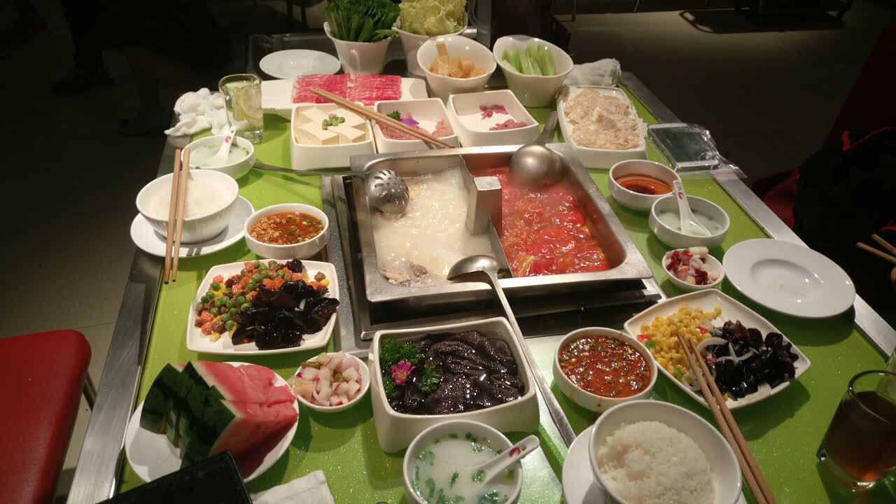 海底捞火锅一个月净收入,海底捞火锅店一年能挣多少钱