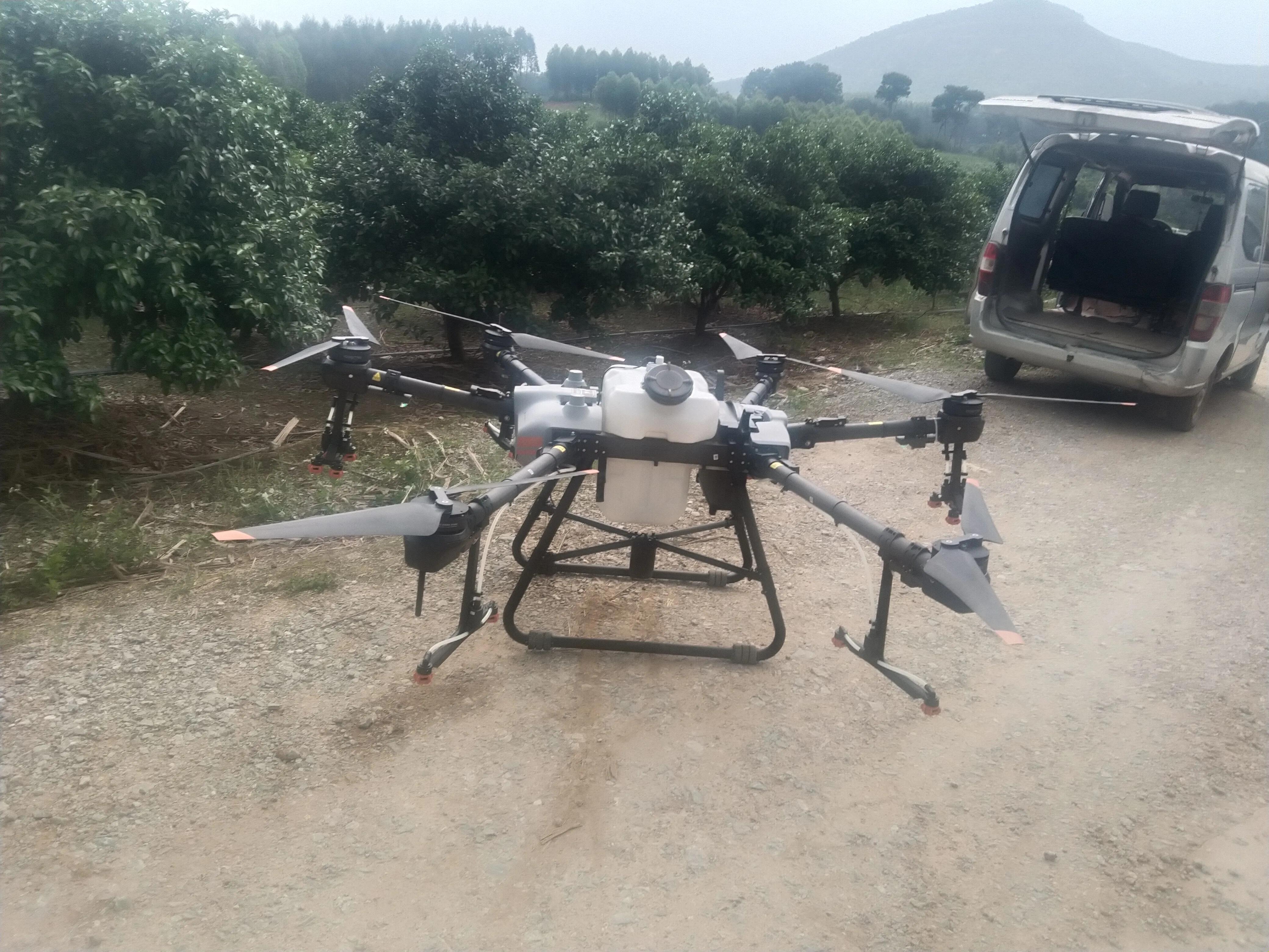 翱翔蓝天的无人机,翱翔蓝天下的大疆无人机