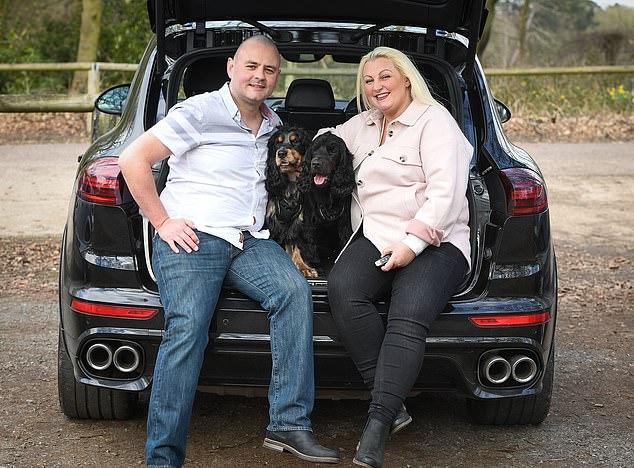 英国女子买彩票中870万后征男友,英国17岁女孩获得100万彩票大奖