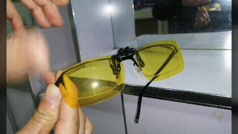 晚上开车遇到远光灯怎么解决,晚上开车对向车道的车灯刺眼