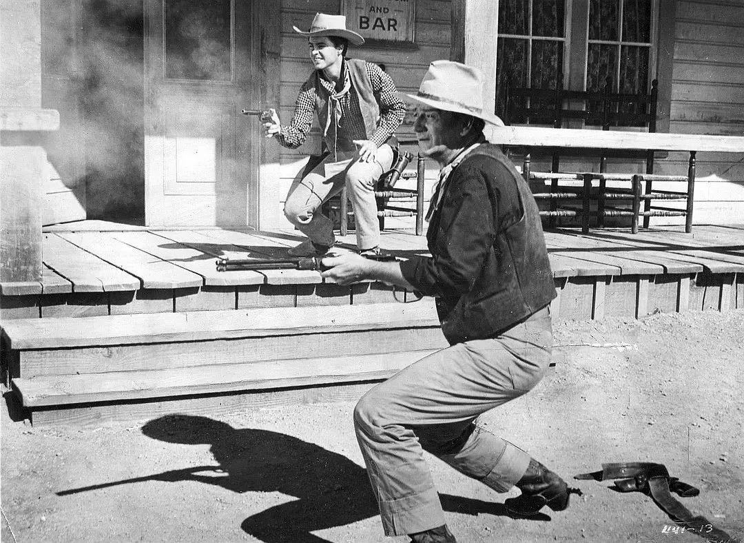 荒野大镖客是多少年前上线的游戏,荒野大镖客系列游戏发展史