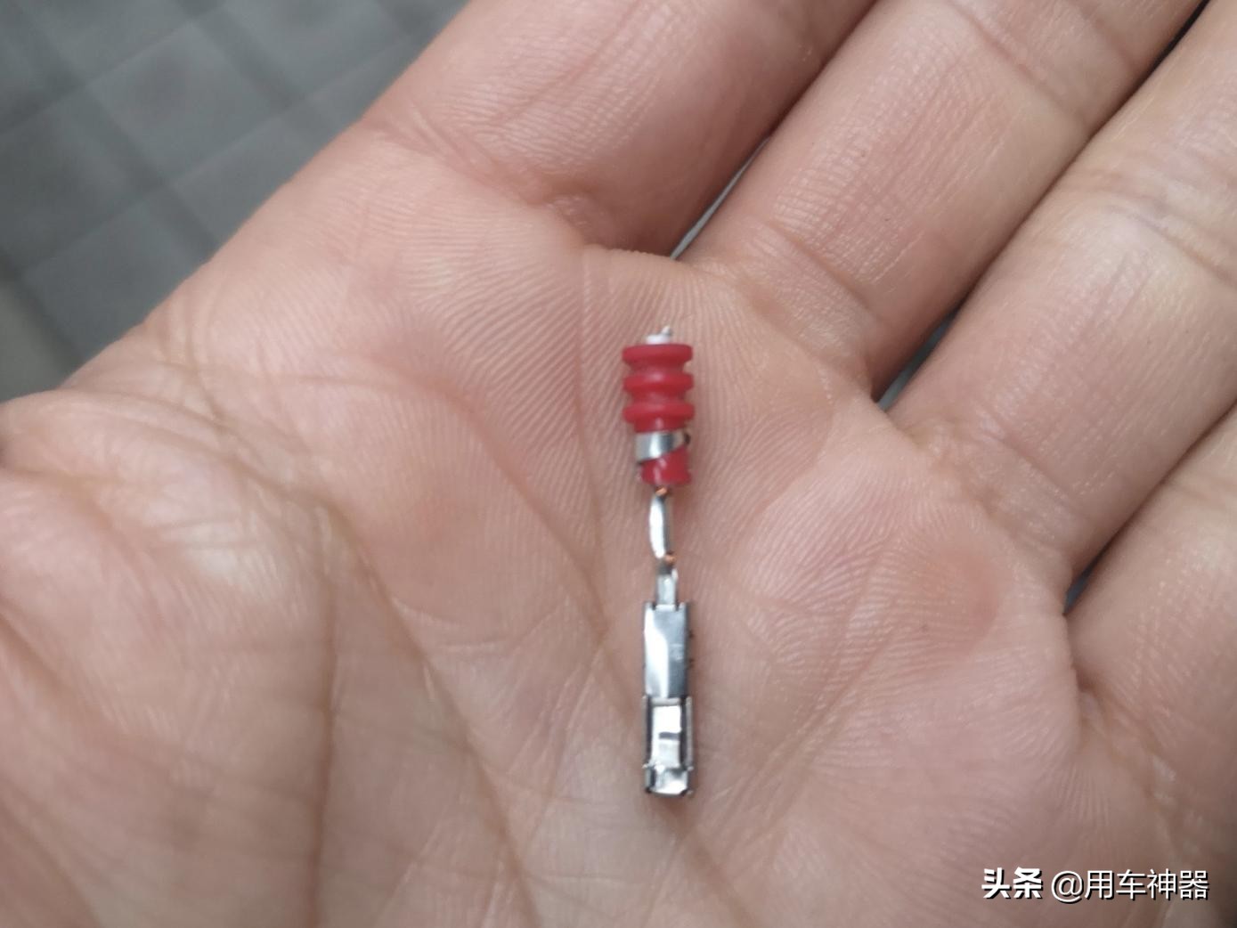 科鲁泽发动机故障指示灯亮起,汕德卡发动机故障灯亮起什么故障