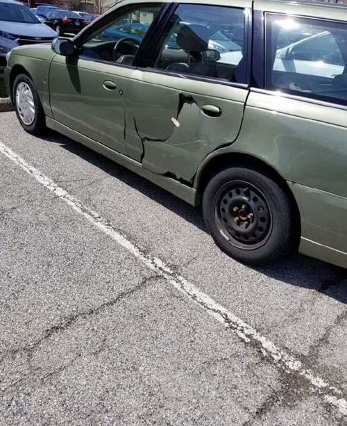 车门下面的塑料板裂了怎么修复,车门侧边裂了怎么修补