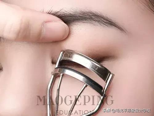 三分钟学会夹睫毛和刷睫毛,教你刷睫毛全过程
