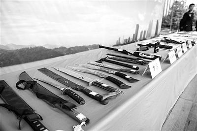 车租出去出了事故,租来的车坏了费用由谁来出