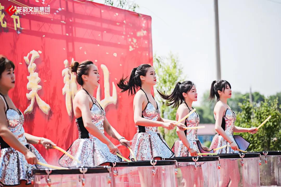 真香预警!300亩花海盛放,烤全羊十里飘香!