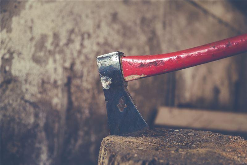 少女杀父母肢解案件,19岁女孩杀父母分尸案件案情简介