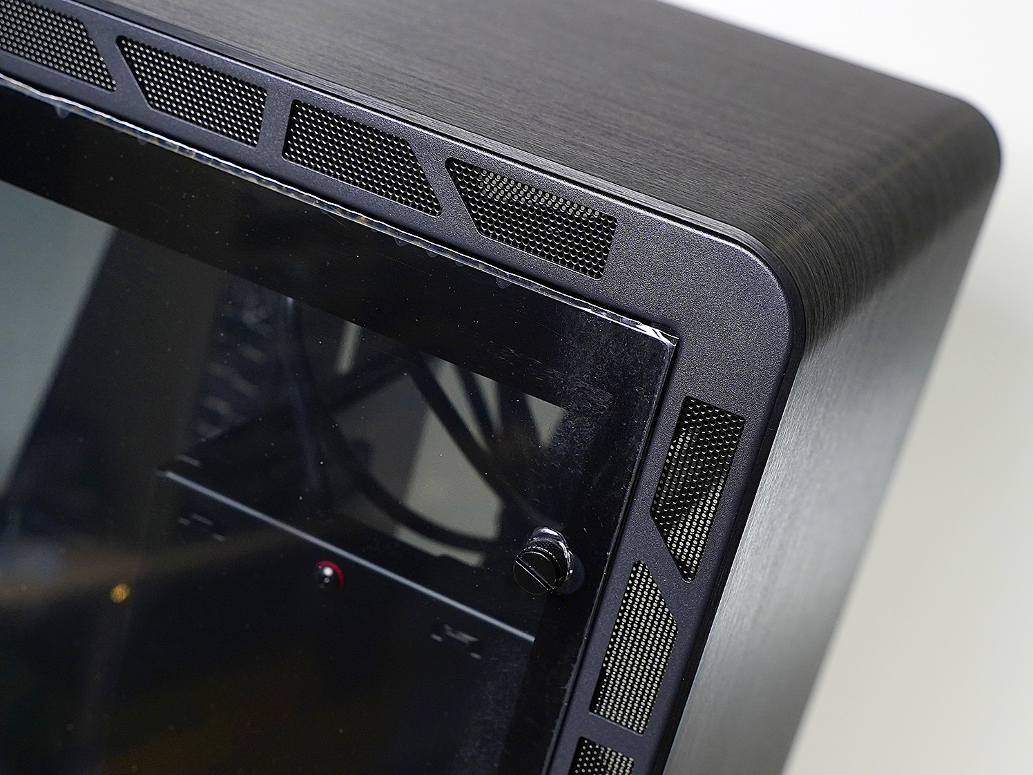 黑硬的外壳，粉嫩的内芯，全能型PC畅玩《永劫无间》的江湖世界