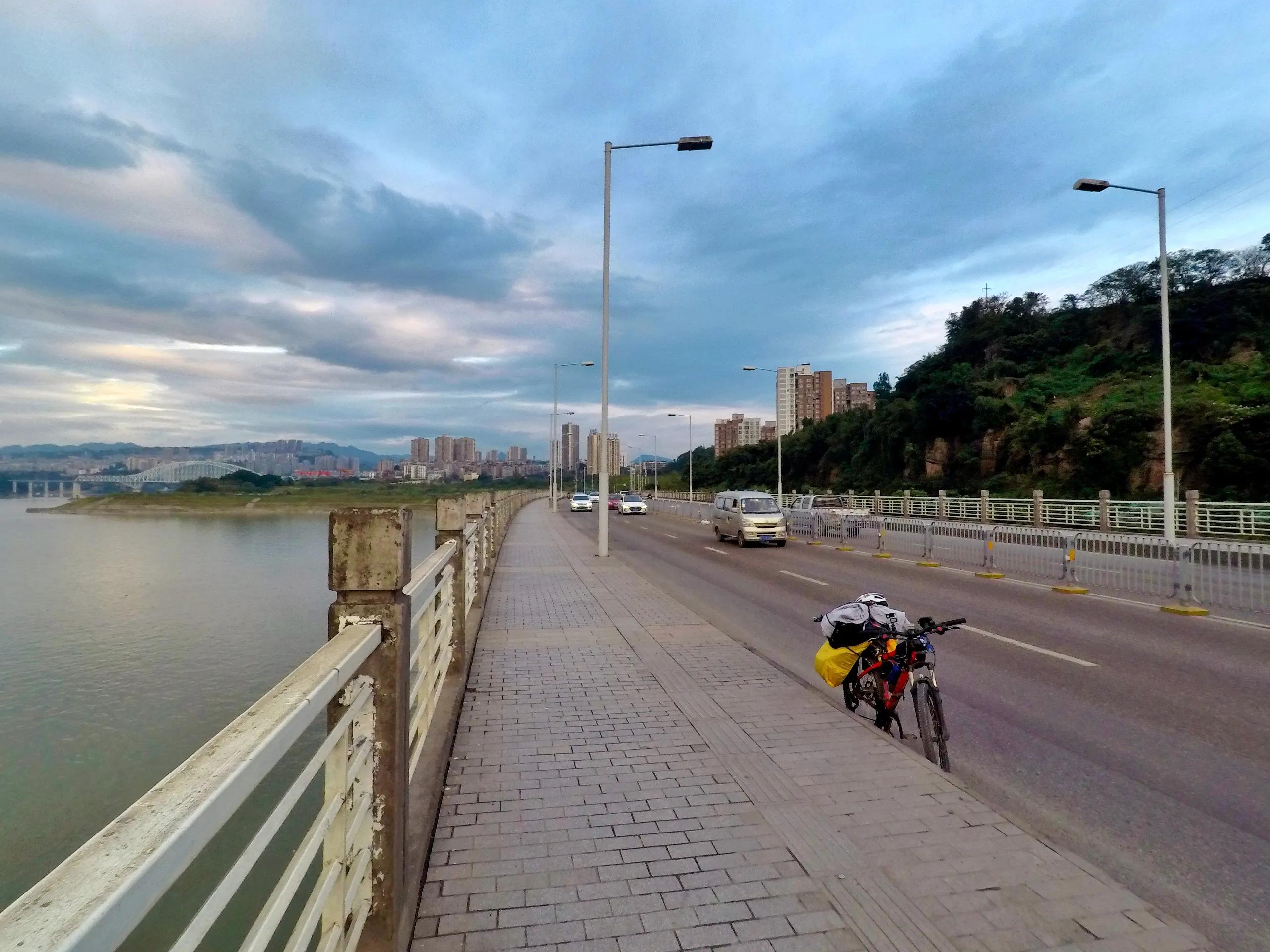 万州在重庆的实力如何?是最强吗?感觉很厉害的样子!