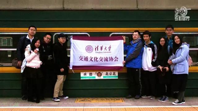 行人车辆请注意火车就要来了,行人车辆请注意火车来了不要抢道