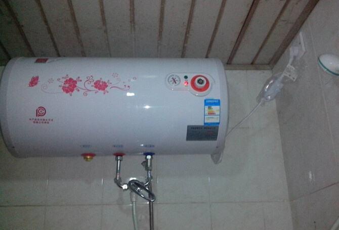 农村太阳能和电热水器哪个省钱,农村家里装太阳能还是电热水器好