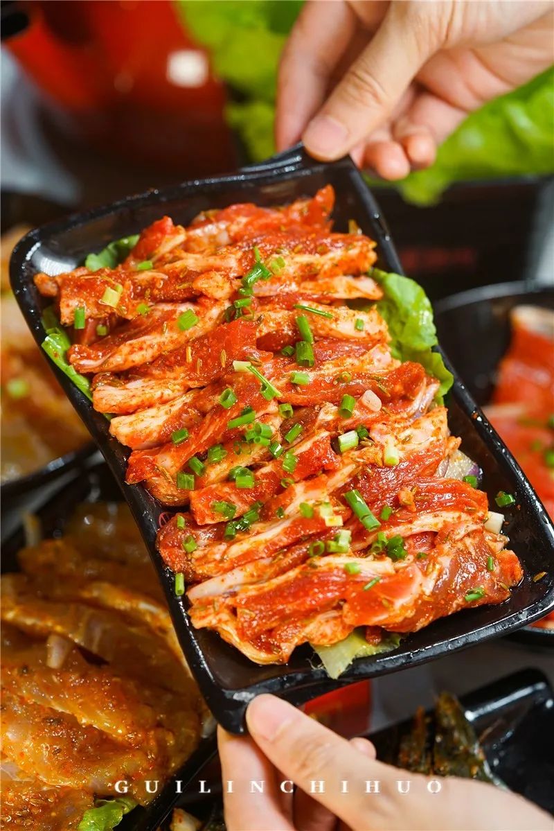 被安利了3年的长沙网红烤肉店，这回在桂林终于吃上了