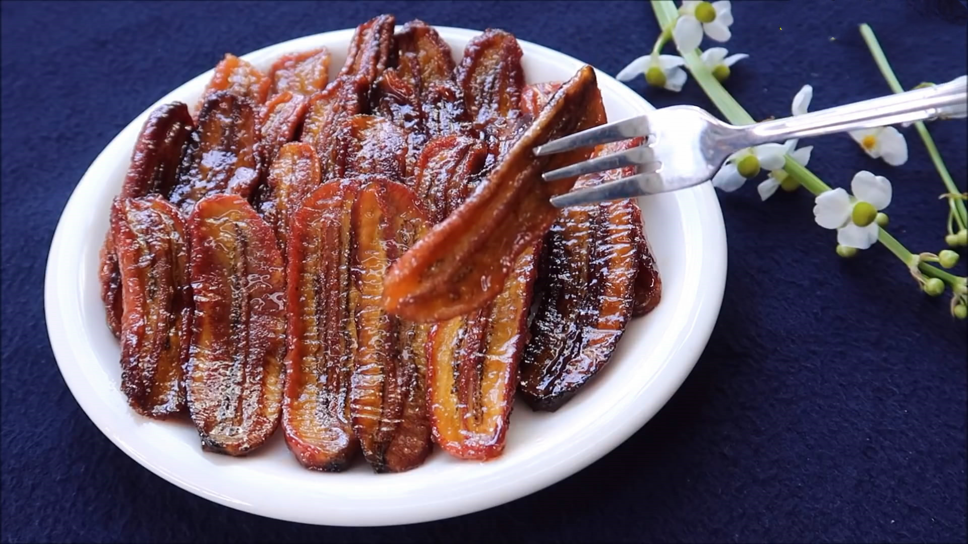 香蕉放烤箱怎么烤不脆,香蕉有点生可以烤箱烤熟吃吗