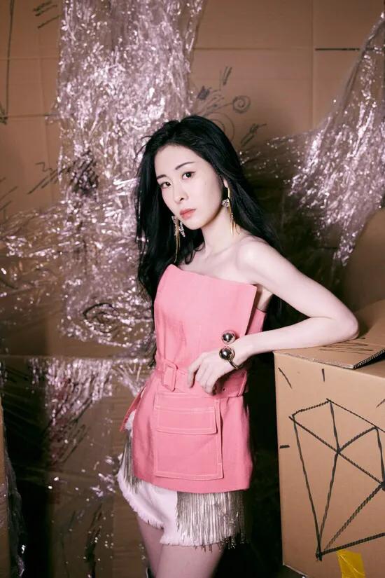 整容、劈腿、被喊老公?华晨宇被圈外女猛锤,人设崩塌