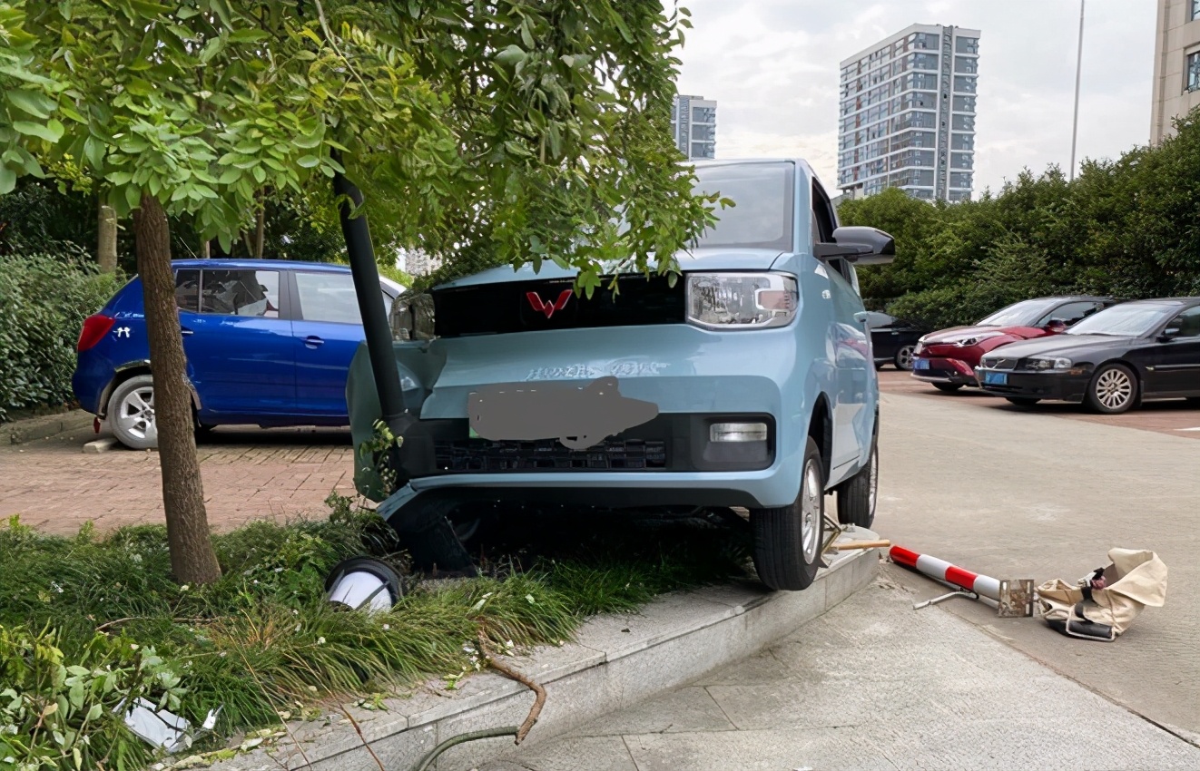 宏光mini一年卖了多少辆,宏光mini卖多少钱