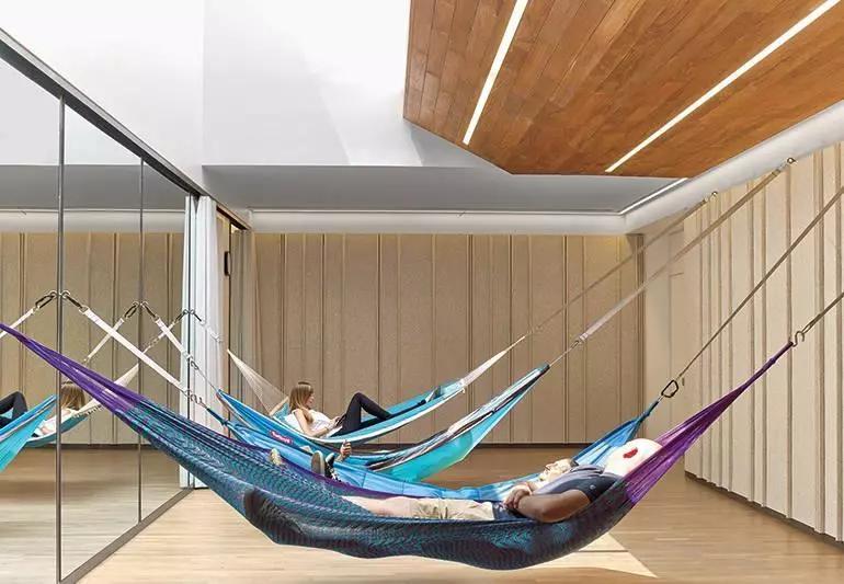 别人的办公室总是不会让我失望!这里工作太爽了