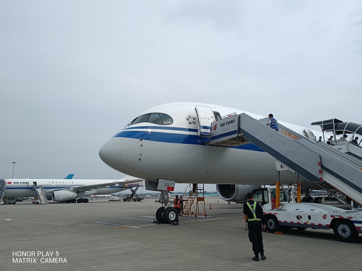 荣耀play5支持40w快充吗,荣耀play5体验