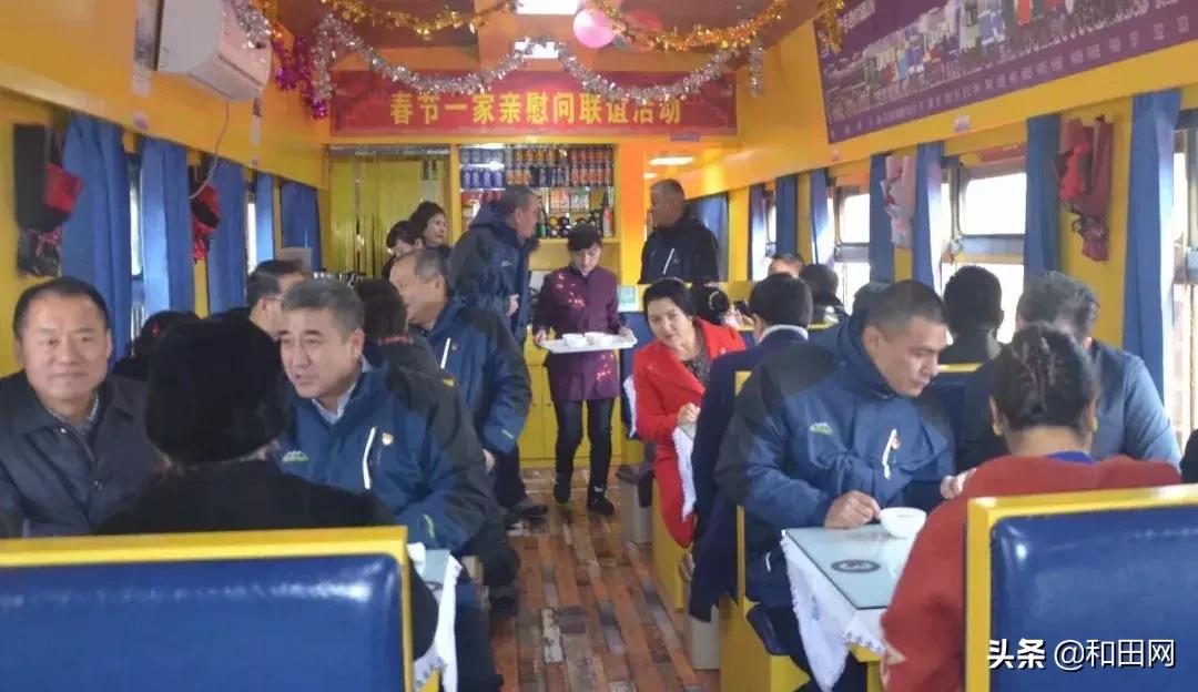 和田有个用火车车厢开的餐厅！火车头餐饮文化广场！生意火爆...