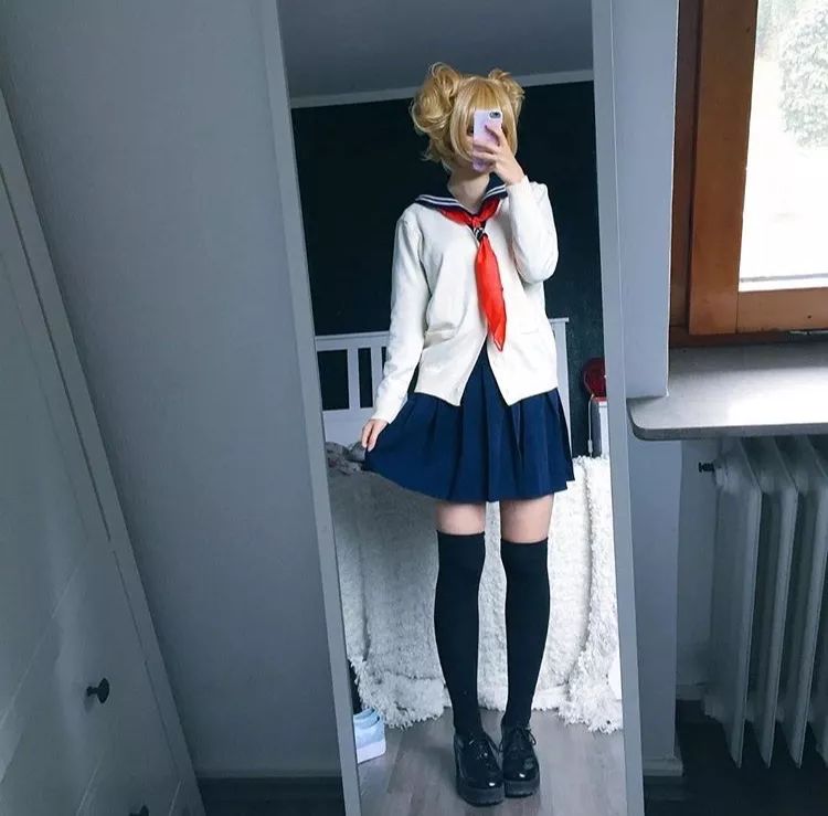 女孩酷似迪丽热巴!还是个日本JK制服爱好者