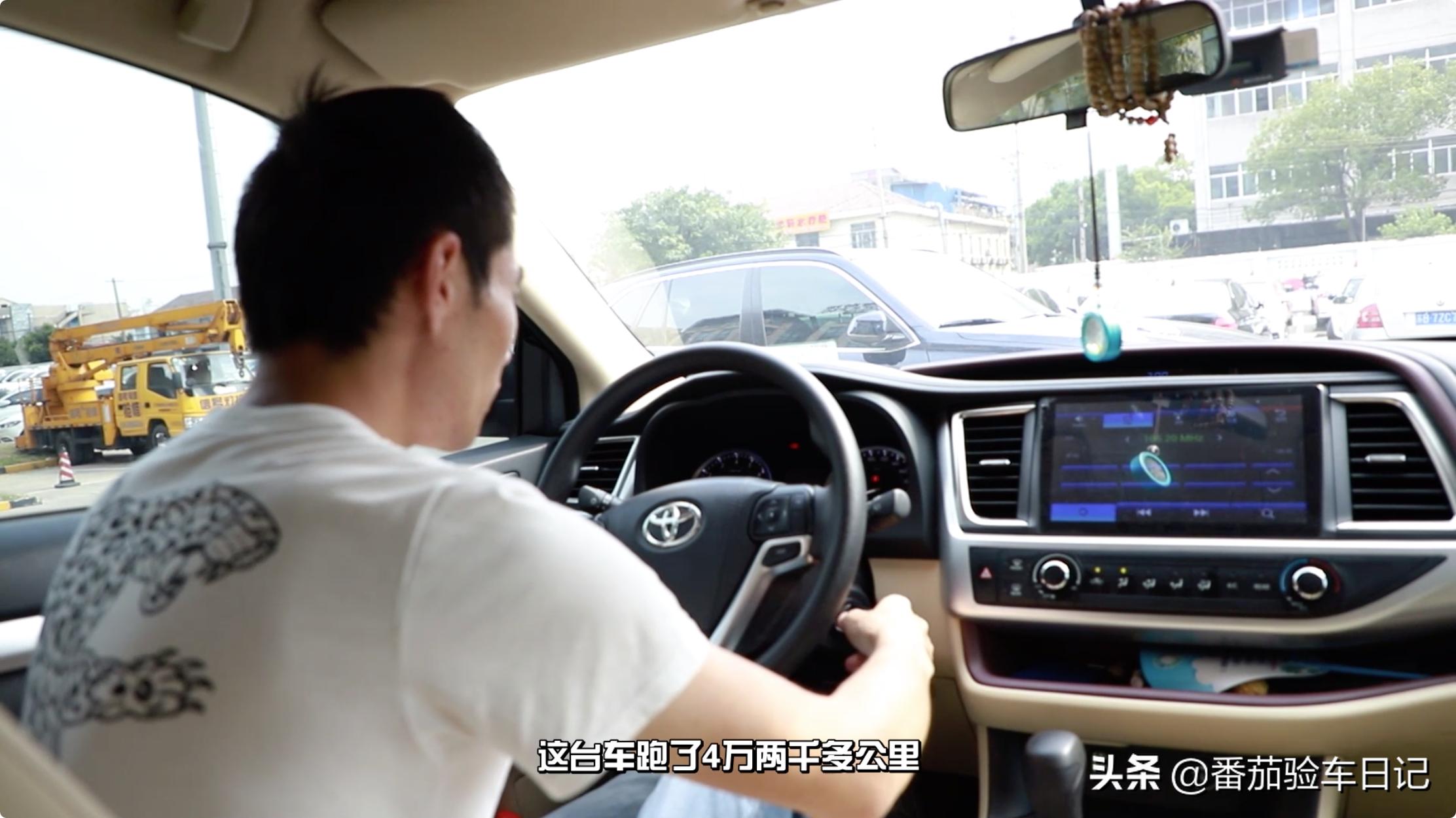 帮客户检测不到两年的丰田汉兰达，价格略高但是车况很值