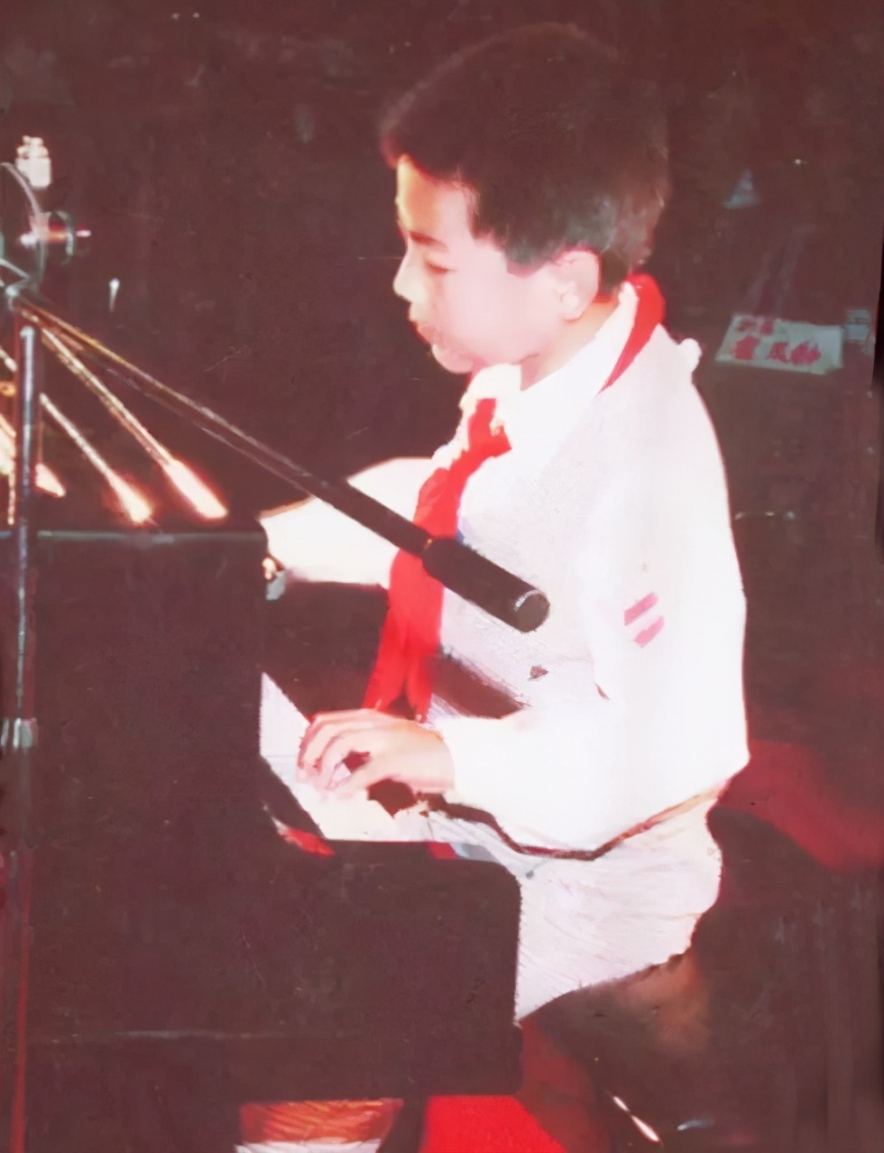 郎朗：无良老师曾逼得我和父亲差点自杀，西瓜小贩拯救了我