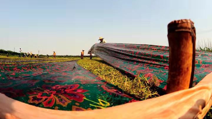 两个“匠人”的爱情：除了爱情，我们靠什么来抵抗庸俗？