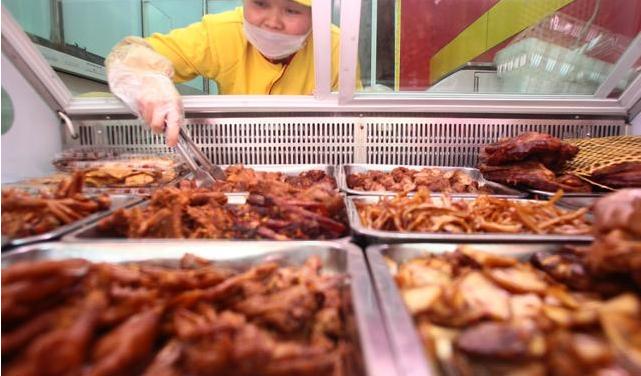 都说卤菜市场能赚钱，作为新人，开一家卤菜店需要注意哪些问题？