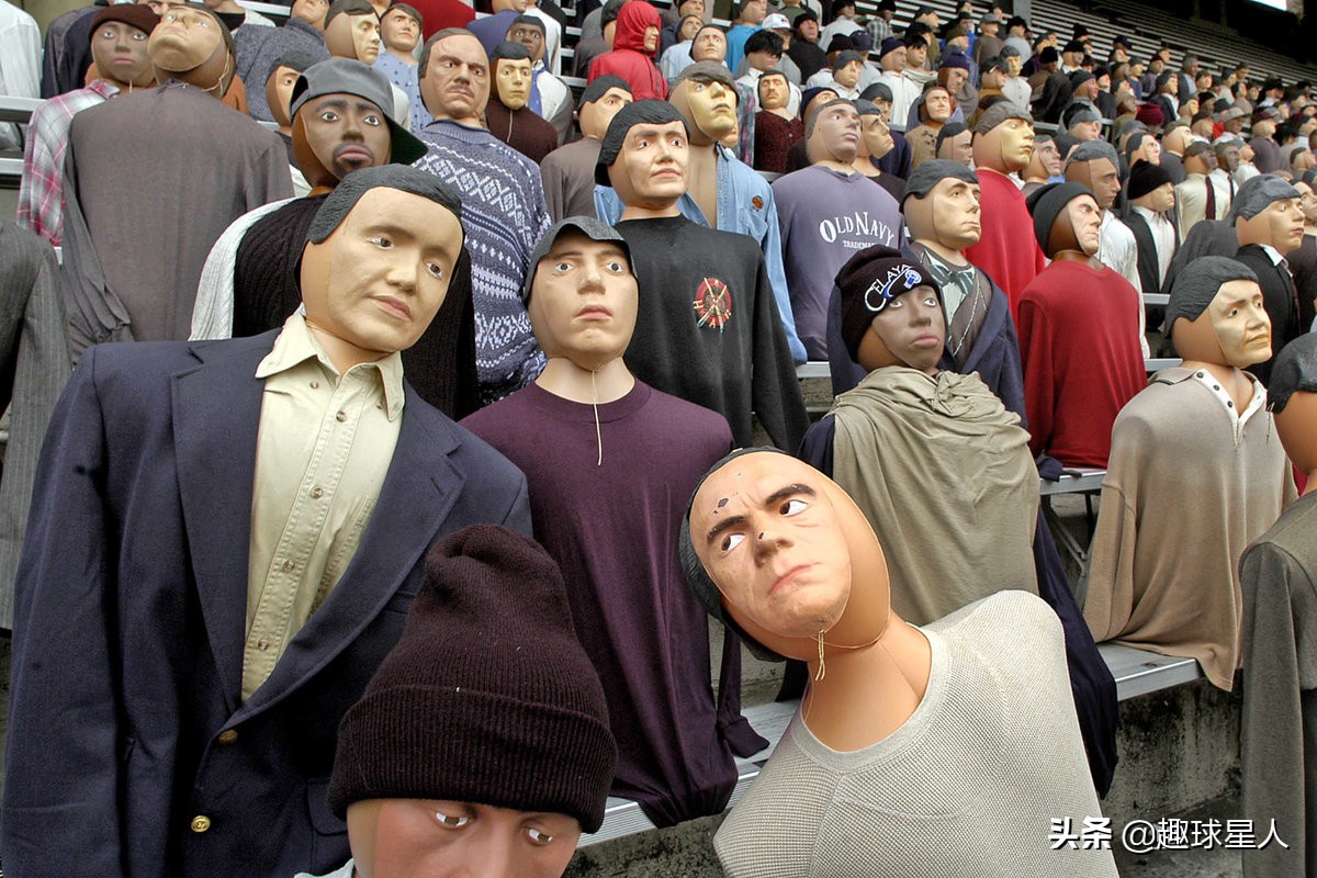 辣眼神操作,韩国足球联现场赛没观众,充气“美女”来凑数