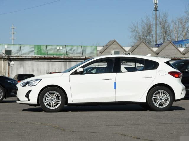 经典福克斯1.8手动二挡破百,福特福克斯两厢1.0t几秒破百