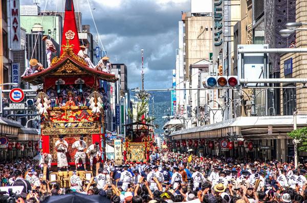 “人生即是狂欢”，从《萤火之森》妖怪祭典，感受日本的祭祀文化