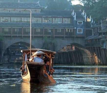 悠悠沱江:渔夫点亮边城夜,灯火照得凤凰醉!