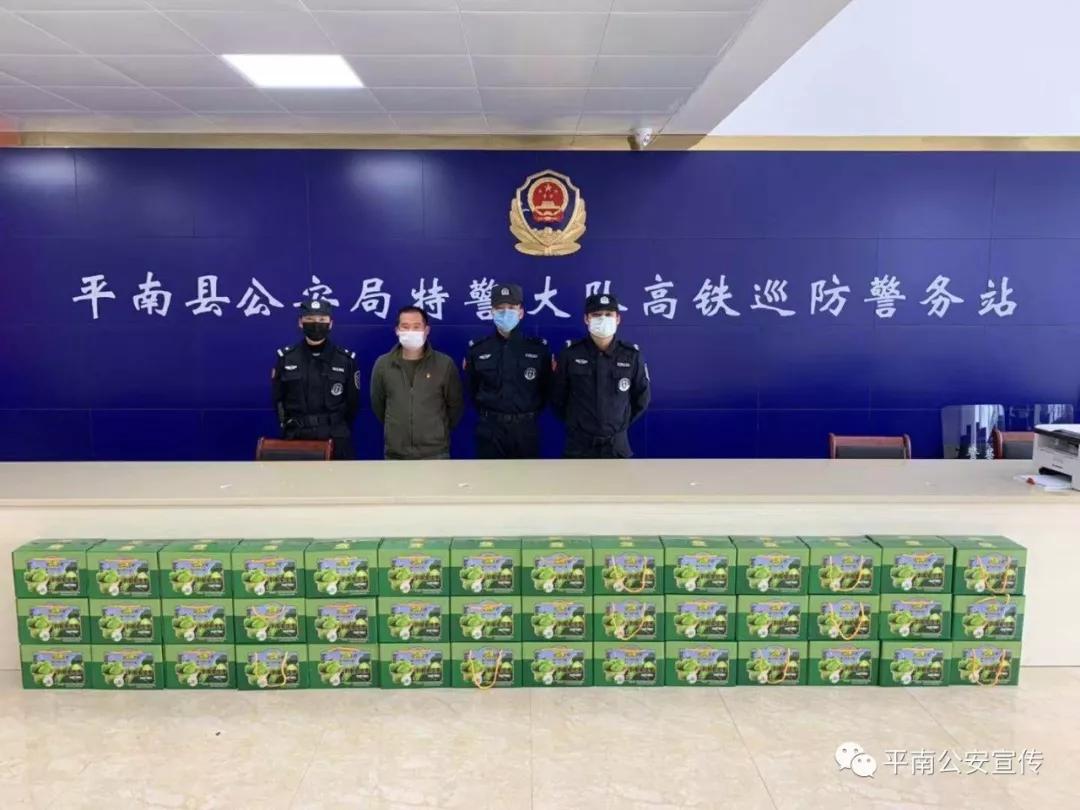 你不是一个人在战斗纯音乐,你不是一个人在战斗朗诵