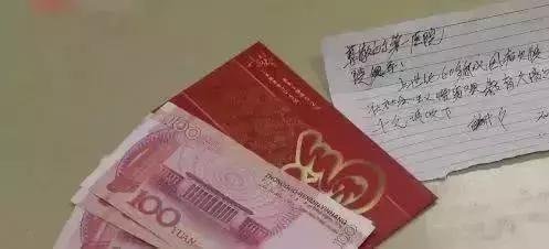 这才是董卿真实的样子,董卿跪地为什么获得网友的称赞