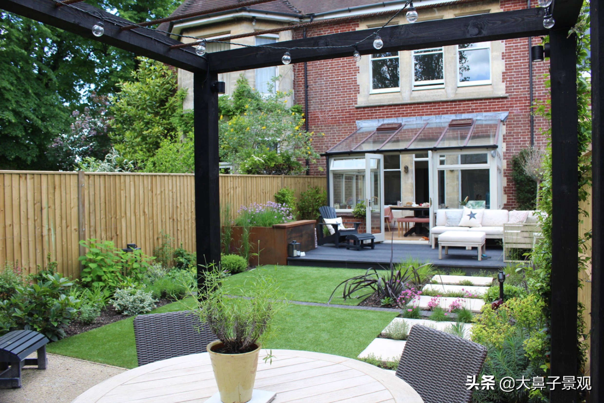 庭院位置不够大门怎样设计,庭院不够大怎么做连廊